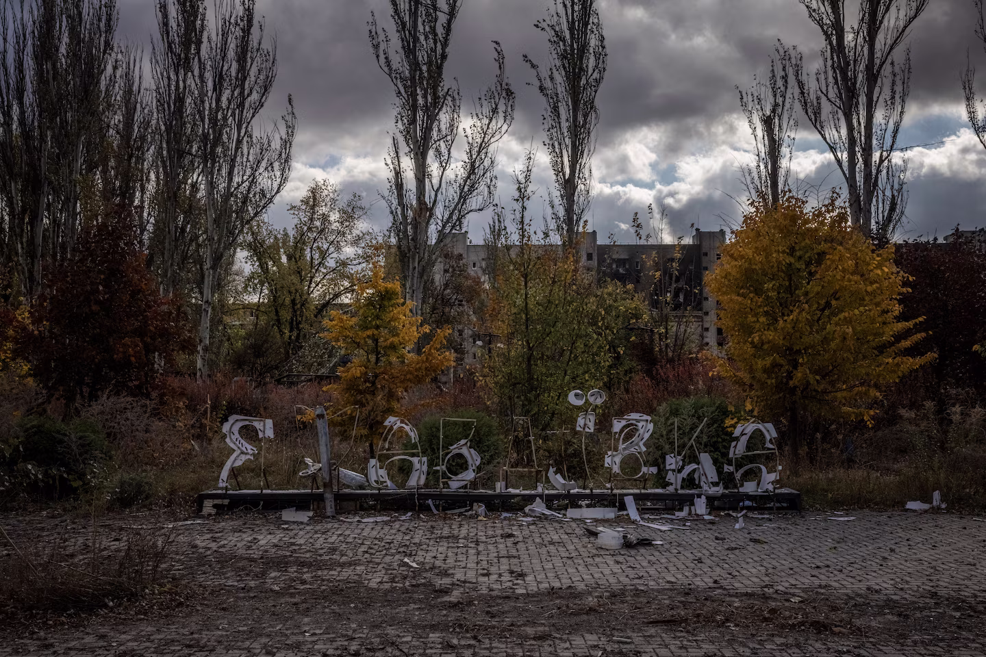 Виснаження, виснаження резервів і командир, який зник: Як Україна програла Авдіївку Росії